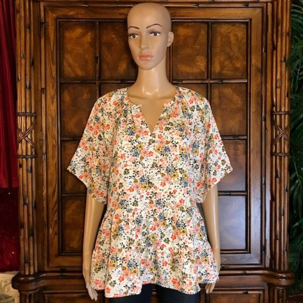 LOFT Boho Ditzy Floral Keyhole Tiered Swing Top